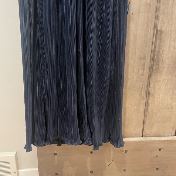 Mother of the bride / groom. DKNY gown. Beautiful navy blue. - Picture 9 of 12